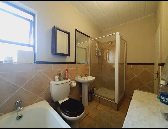 1 BEDROOM APARTMENT FOR SALE IN DOUGLASDALE